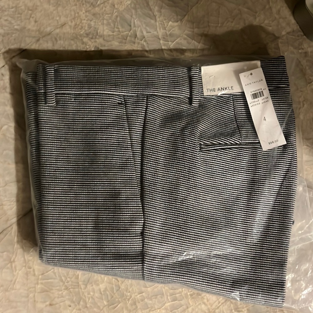 Ann Taylor The Ankle pant Size 4 New with tags in original packaging